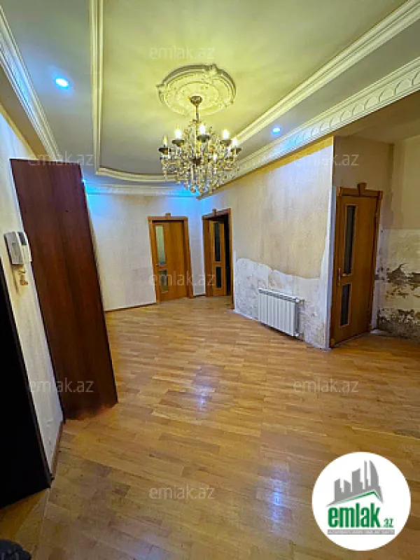 Satılır 3 otaqlı yeni tikili 130 m²