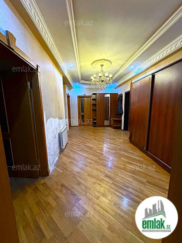 Satılır 3 otaqlı yeni tikili 130 m²