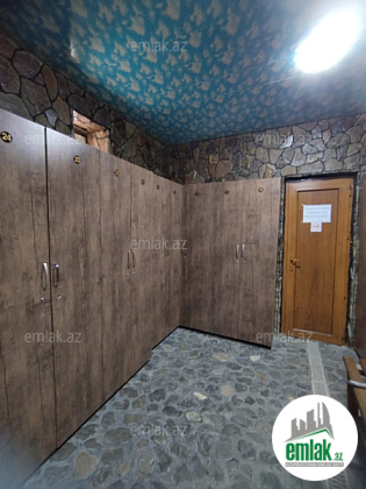 Satılır 5 otaqlı obyekt 3300 m²