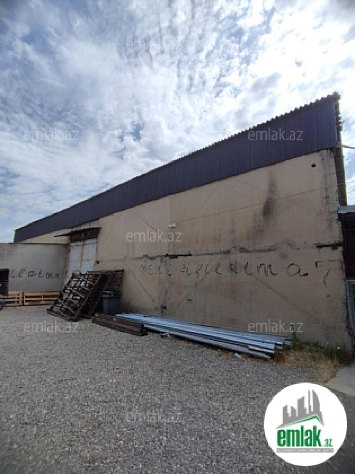 Satılır 5 otaqlı obyekt 3300 m²
