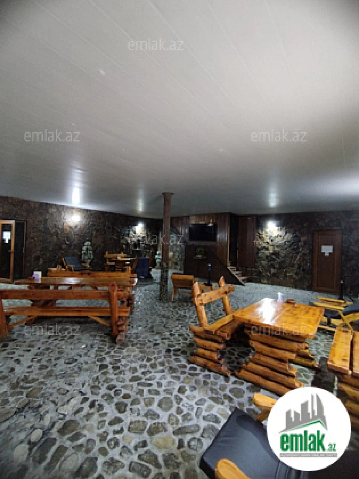 Satılır 5 otaqlı obyekt 3300 m²