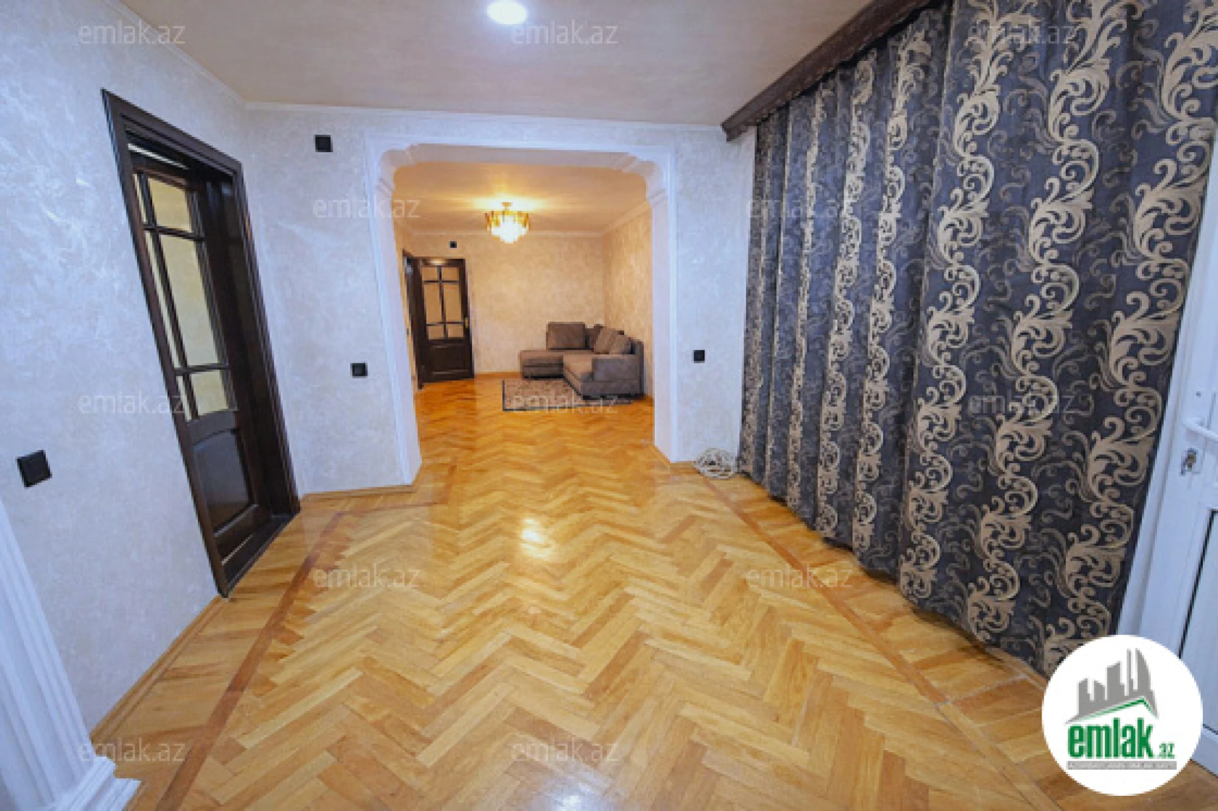 Satılır 4 otaqlı köhnə tikili 80 m²