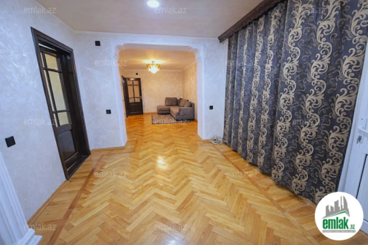 Satılır 4 otaqlı köhnə tikili 80 m²