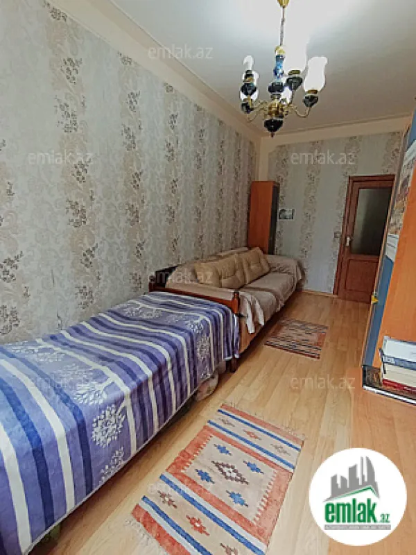 Satılır 3 otaqlı köhnə tikili 75 m²