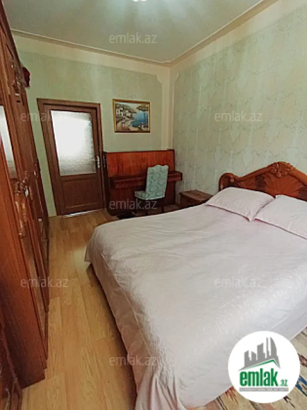 Satılır 3 otaqlı köhnə tikili 75 m²
