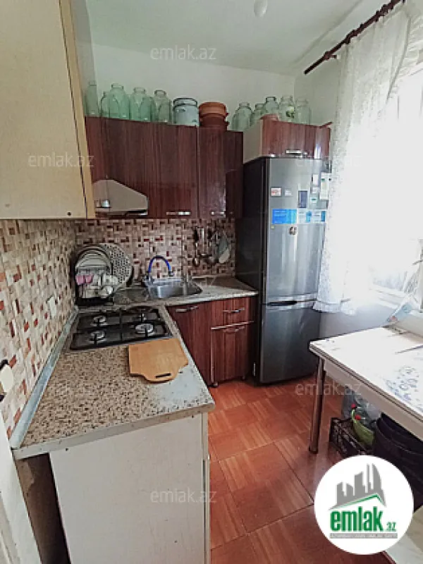 Satılır 3 otaqlı köhnə tikili 75 m²