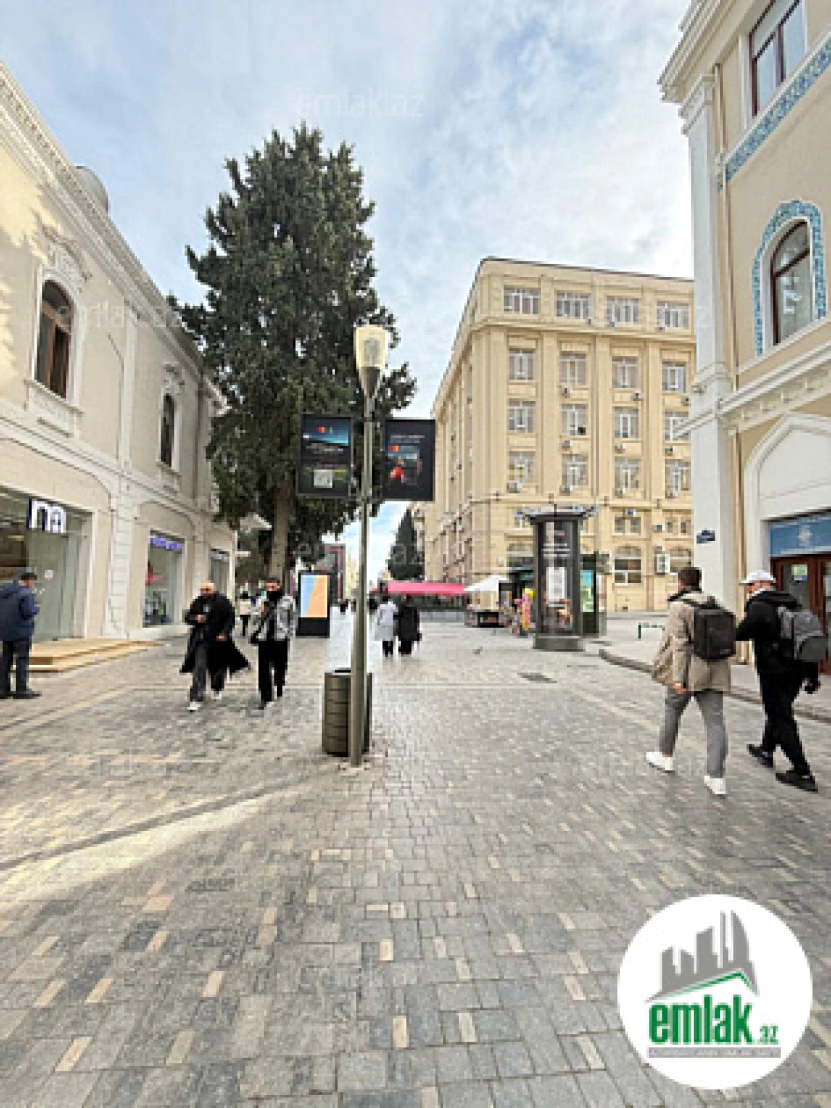 Satılır 2 otaqlı köhnə tikili 100 m²