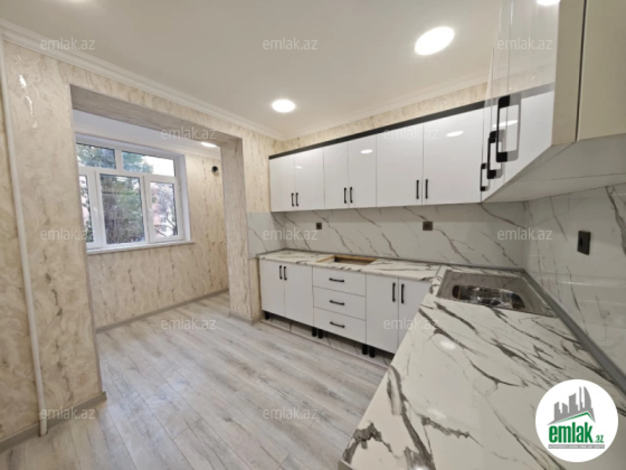 Satılır 3 otaqlı köhnə tikili 80 m²