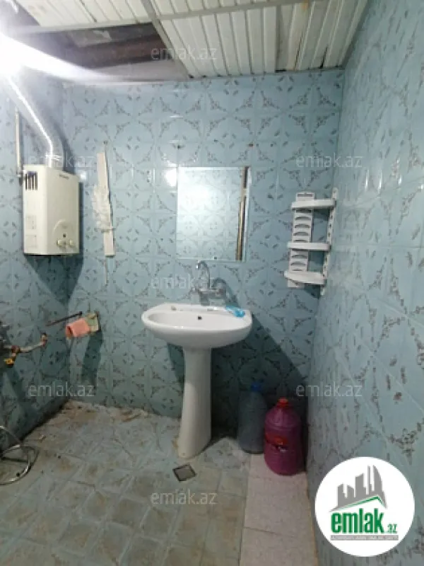 Satılır 2 otaqlı köhnə tikili 70 m²