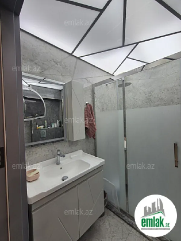 Satılır 2 otaqlı köhnə tikili 76 m²