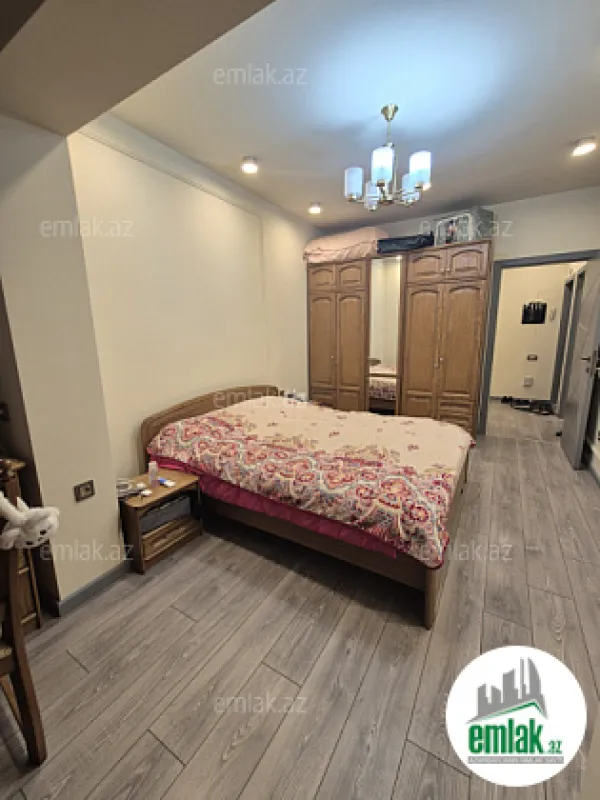 Satılır 2 otaqlı köhnə tikili 76 m²