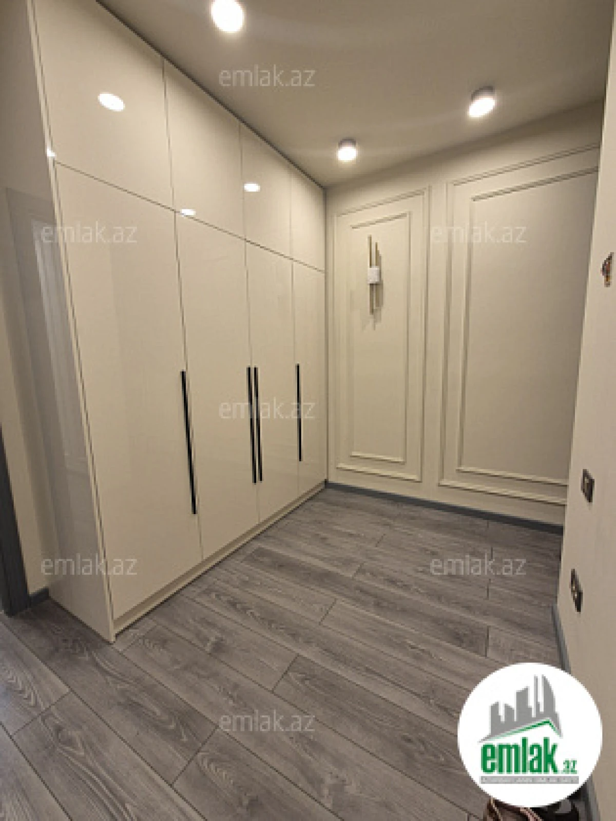 Satılır 2 otaqlı köhnə tikili 76 m²
