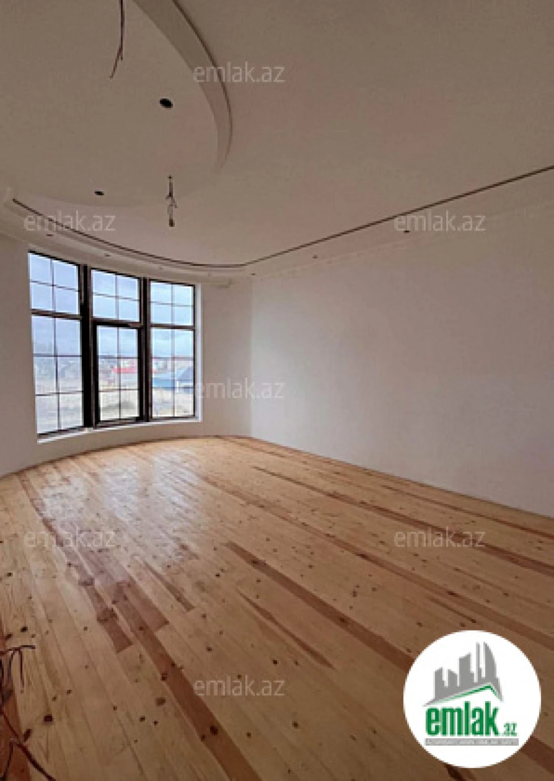 Satılır 4 otaqlı mənzil 250 m²