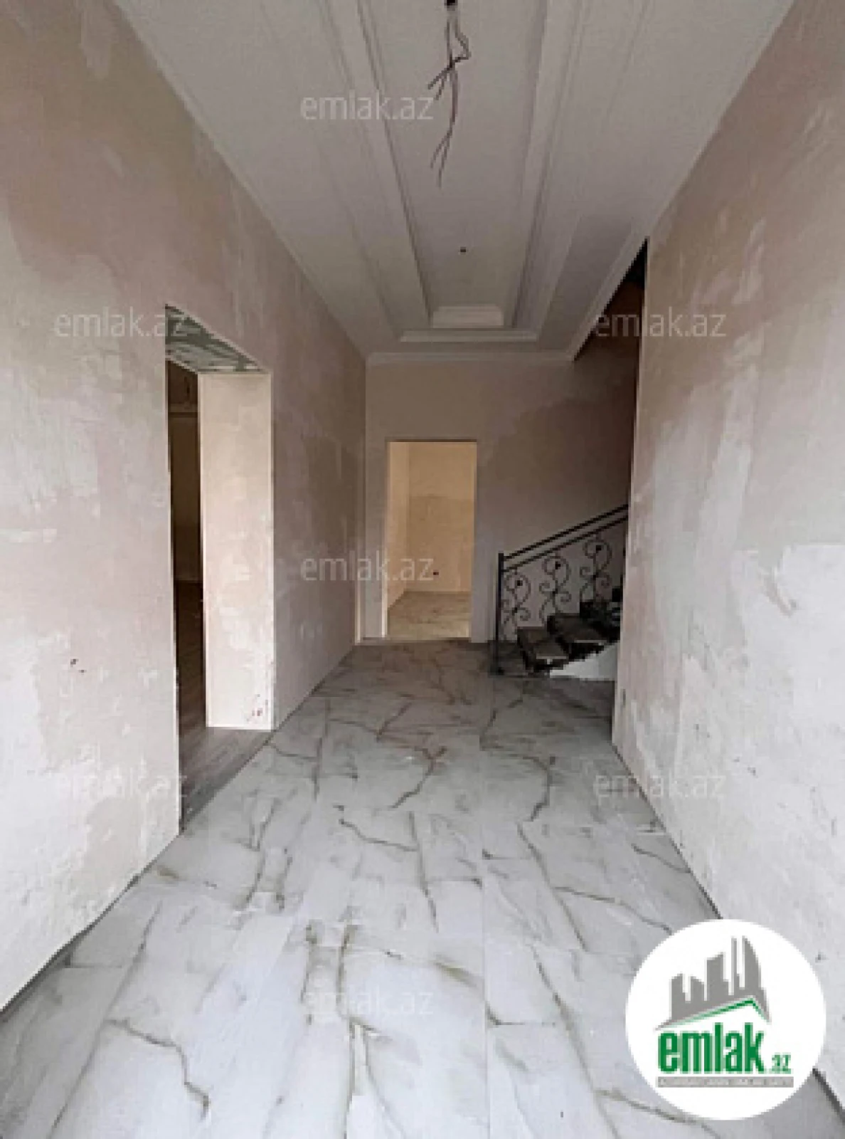 Satılır 4 otaqlı mənzil 250 m²