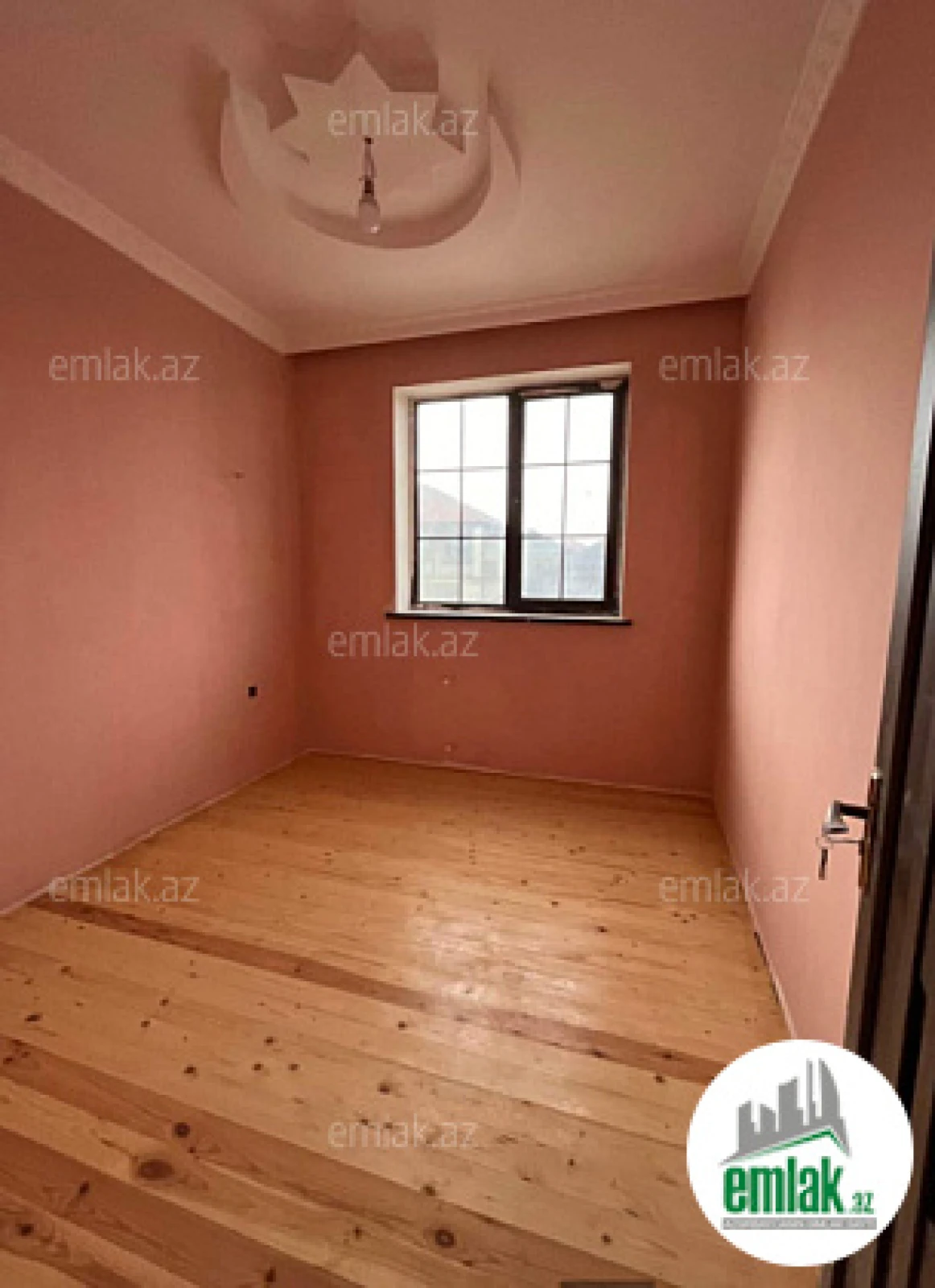 Satılır 4 otaqlı mənzil 250 m²