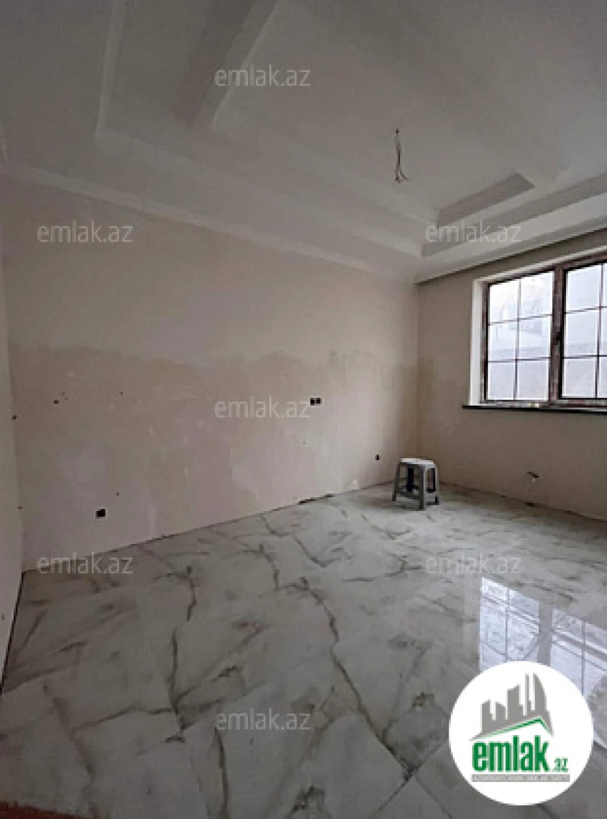 Satılır 4 otaqlı mənzil 250 m²