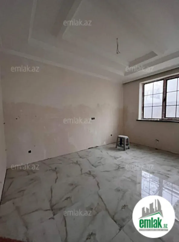 Satılır 4 otaqlı mənzil 250 m²
