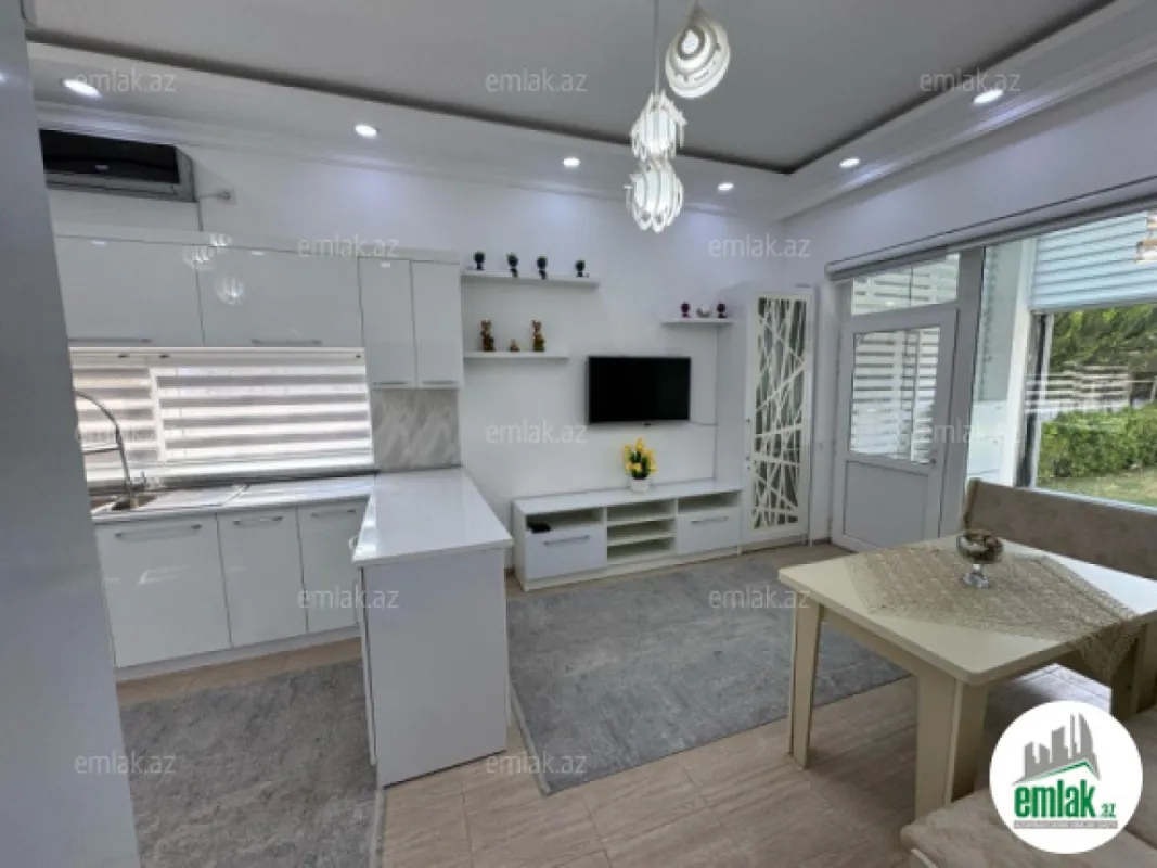 Satılır 4 otaqlı həyət evi 200 m²