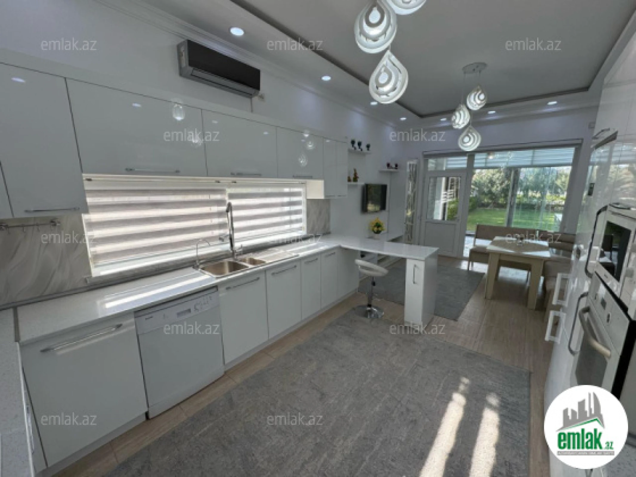 Satılır 4 otaqlı həyət evi 200 m²