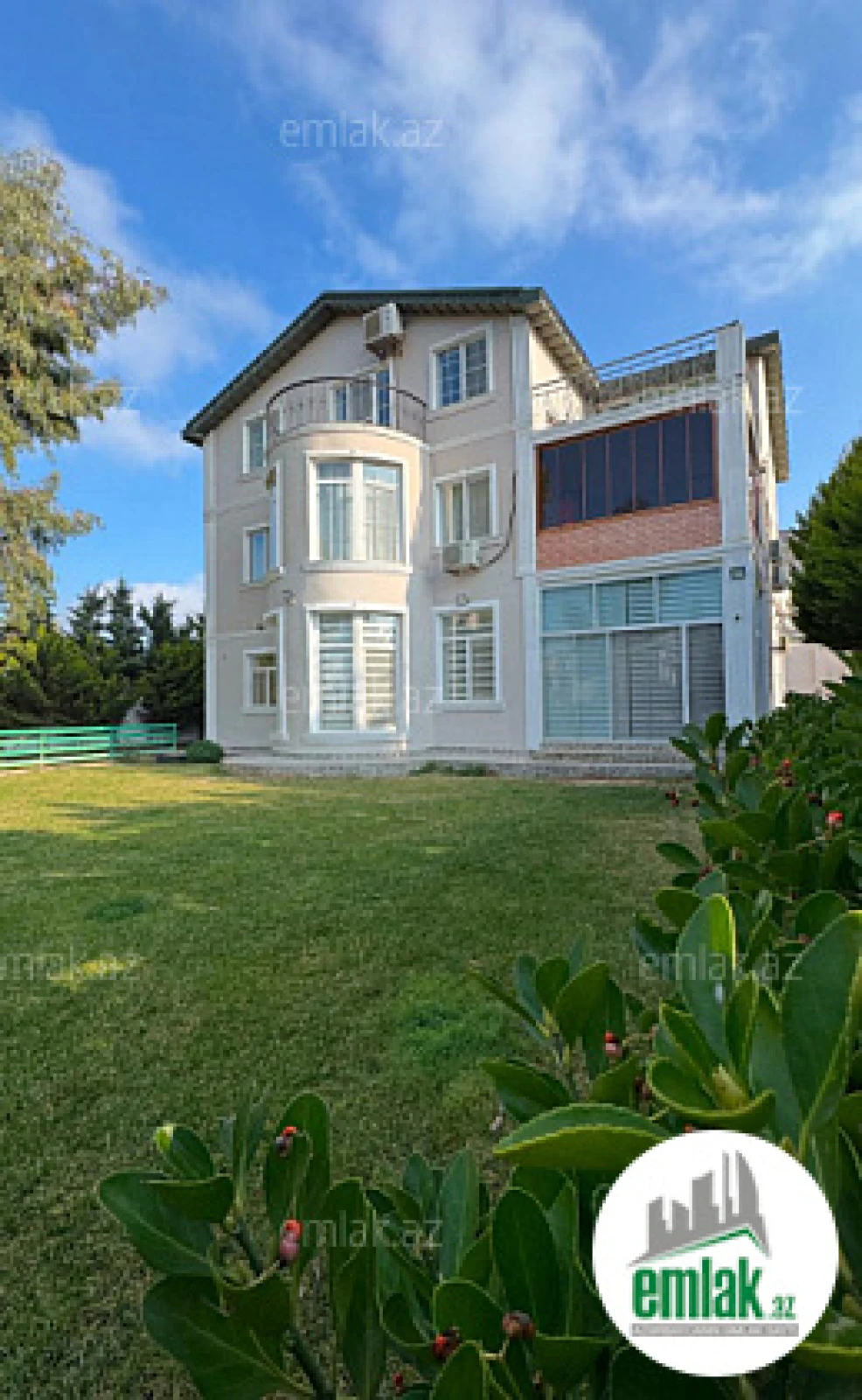 Satılır 4 otaqlı həyət evi 200 m²