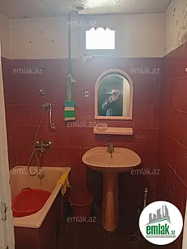 Satılır 1 otaqlı köhnə tikili 42 m²