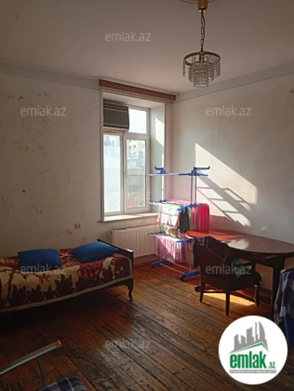 Satılır 1 otaqlı köhnə tikili 42 m²
