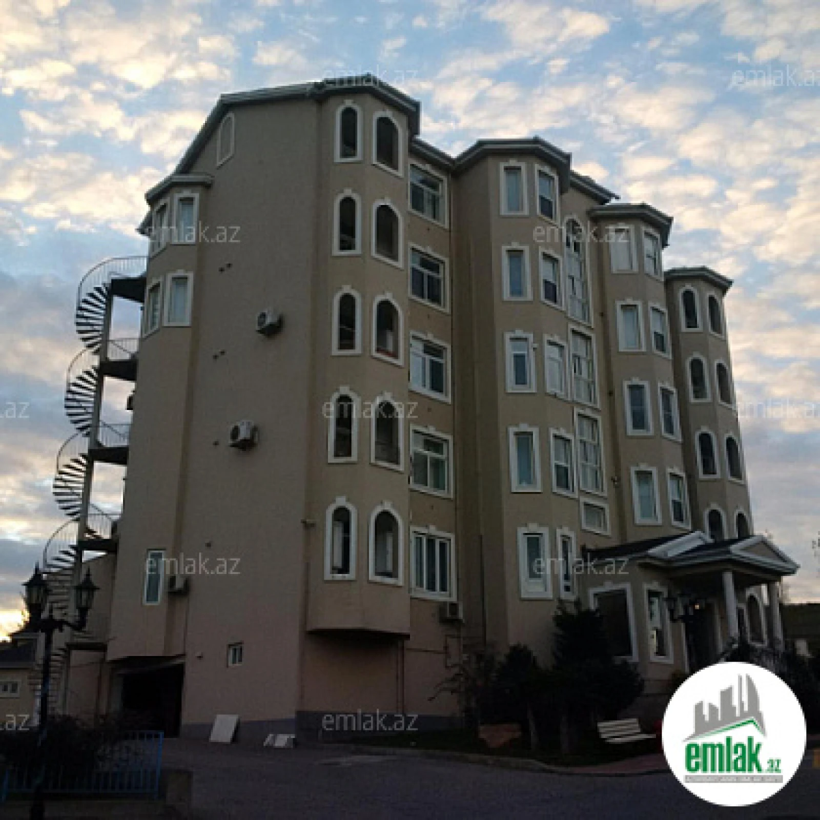 Satılır 4 otaqlı yeni tikili 125 m²