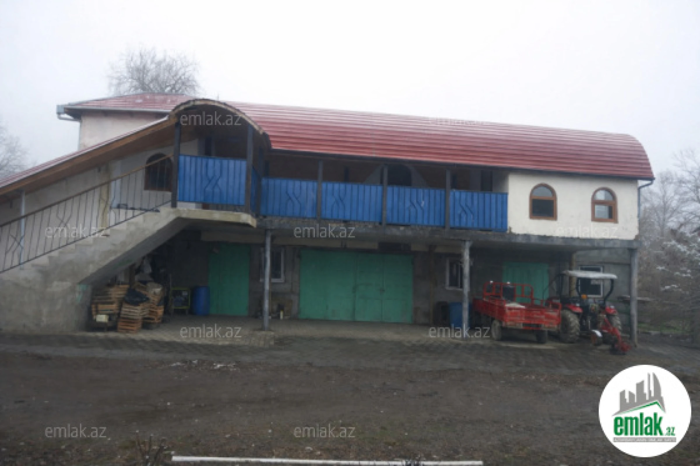 Satılır 8 otaqlı mənzil 300 m²