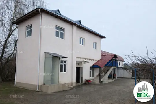 Satılır 8 otaqlı mənzil 300 m²
