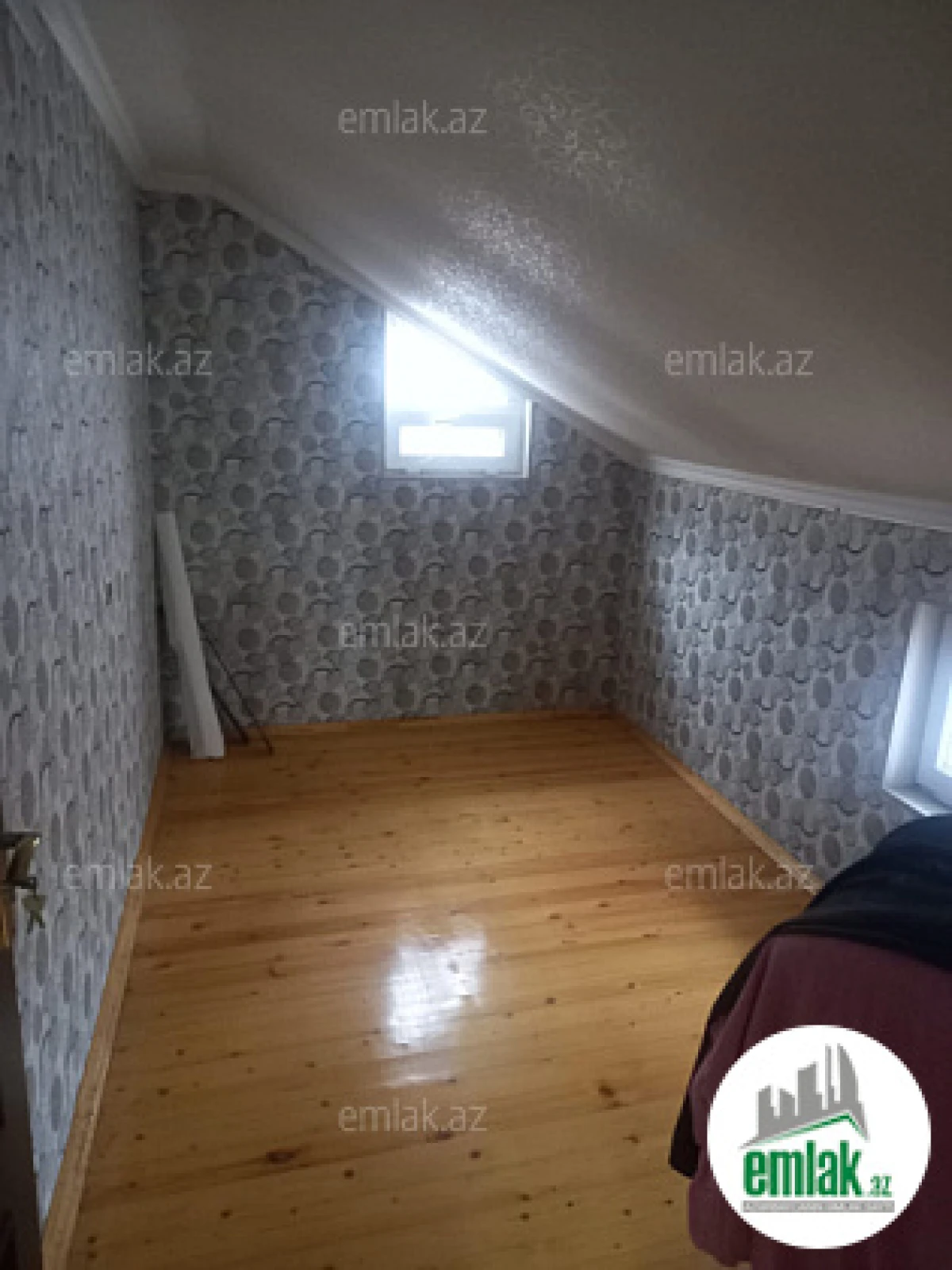 Satılır 8 otaqlı mənzil 300 m²