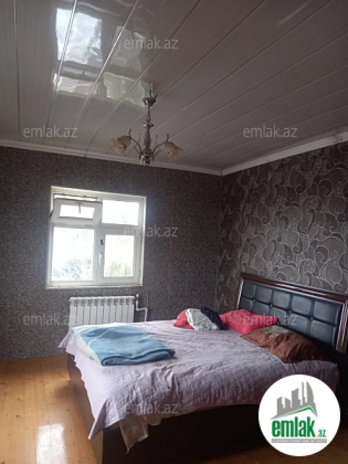 Satılır 8 otaqlı mənzil 300 m²