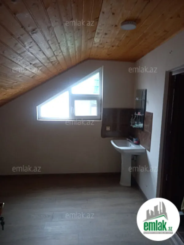Satılır 8 otaqlı mənzil 300 m²