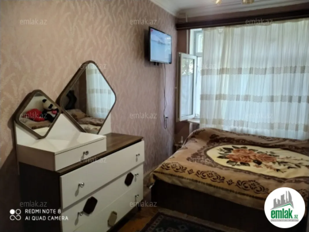 Satılır 2 otaqlı köhnə tikili 55 m²