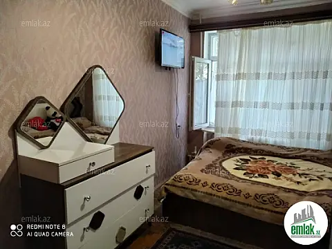 Satılır 2 otaqlı köhnə tikili 55 m²