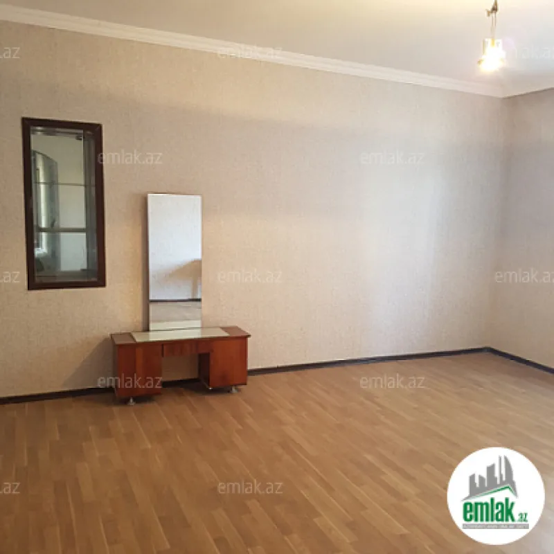 Satılır 6 otaqlı həyət evi 300 m²