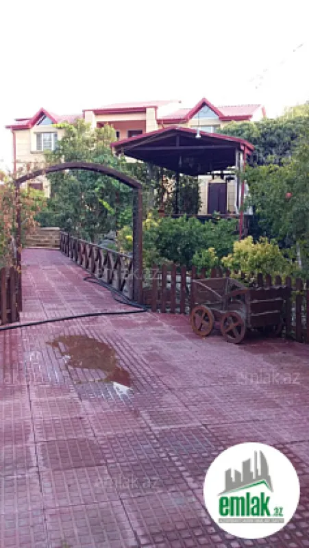 Satılır 7 otaqlı həyət evi 300 m²