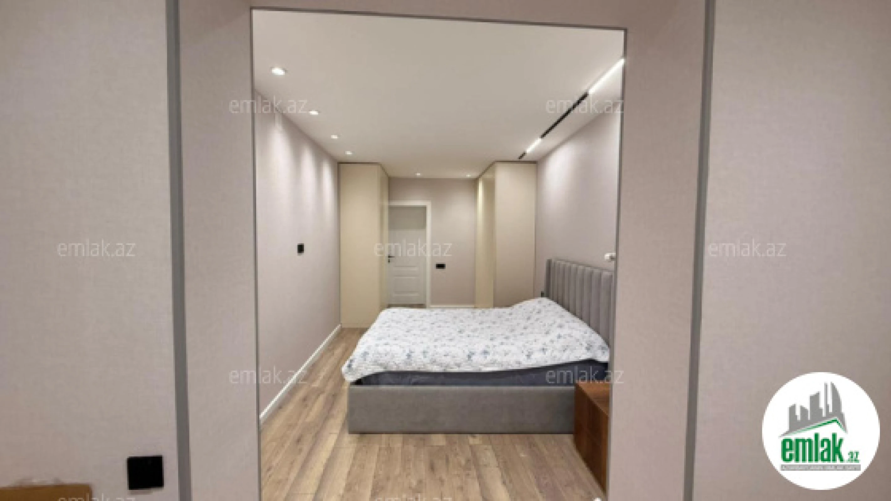 Satılır 2 otaqlı köhnə tikili 65 m²