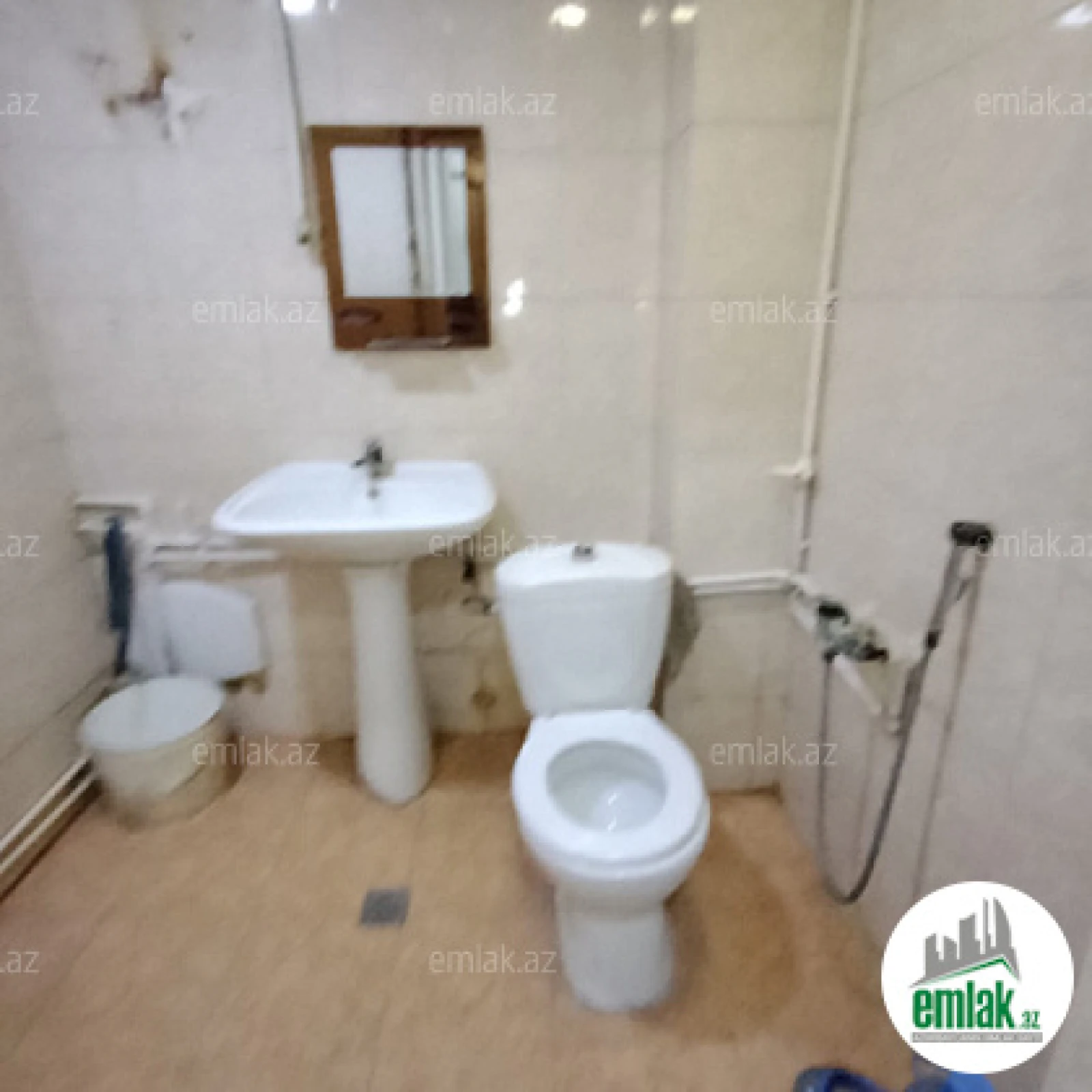 Satılır 2 otaqlı köhnə tikili 60 m²
