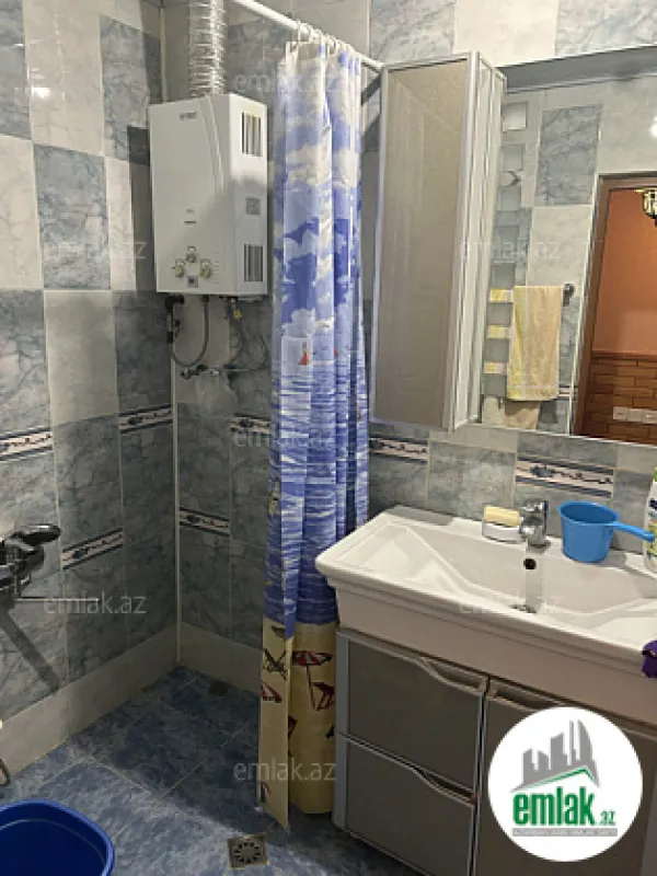 Satılır 4 otaqlı köhnə tikili 100 m²