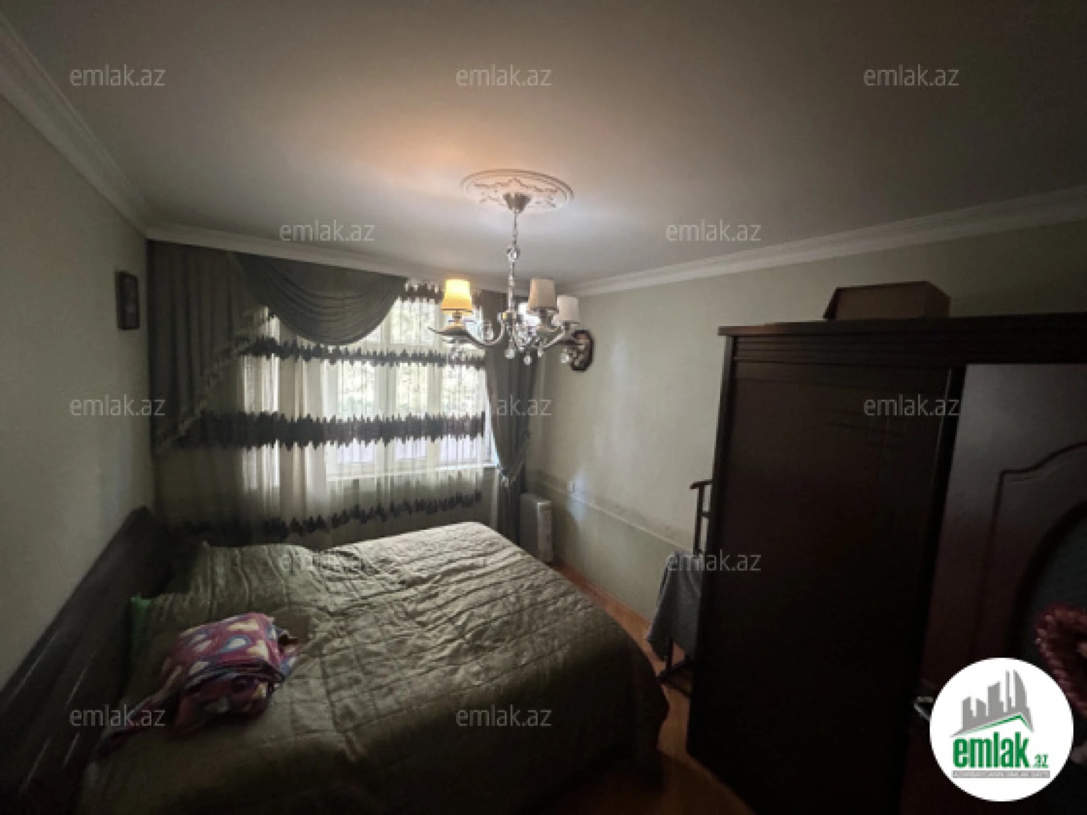 Satılır 4 otaqlı köhnə tikili 100 m²