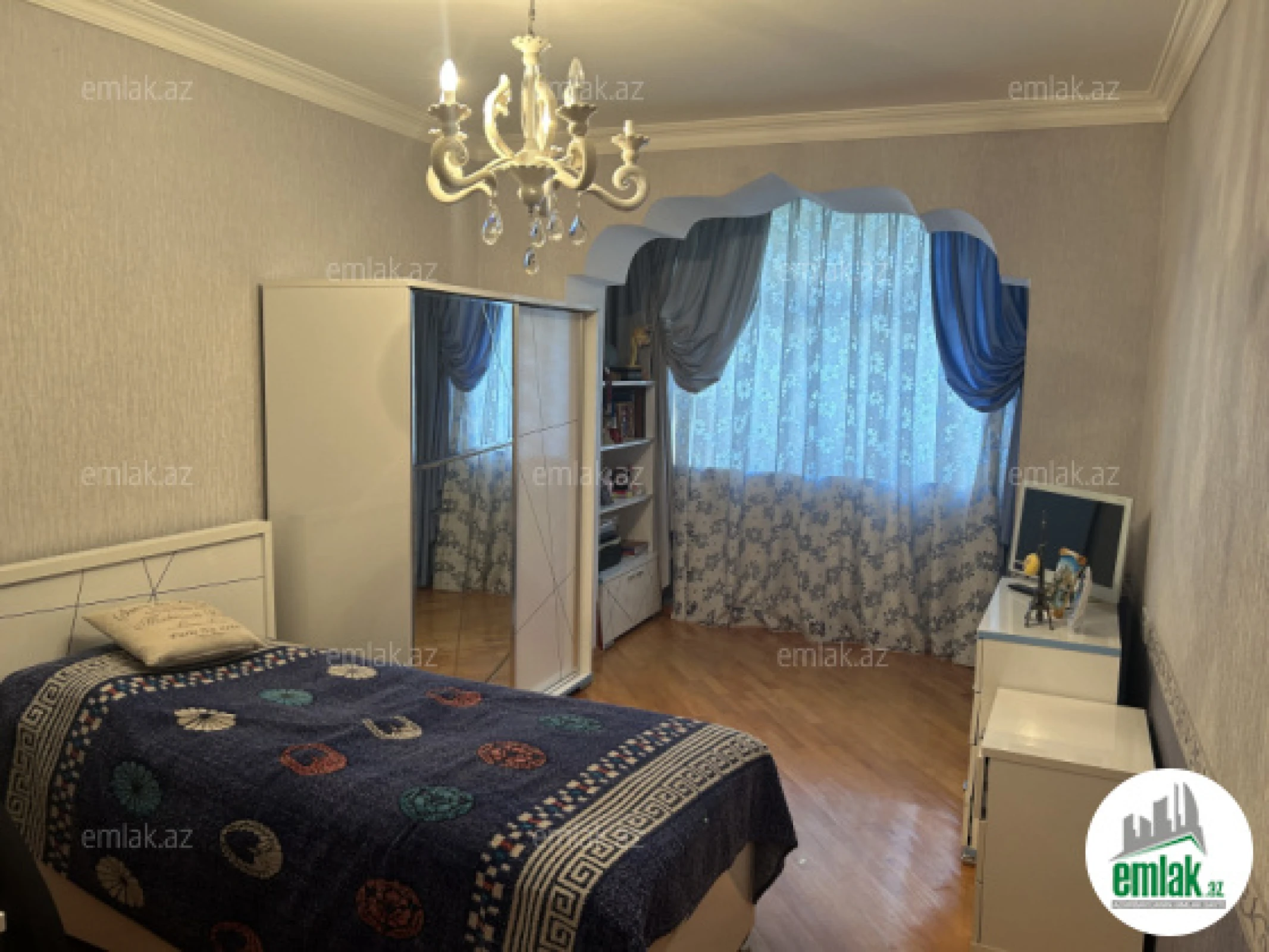 Satılır 4 otaqlı köhnə tikili 100 m²
