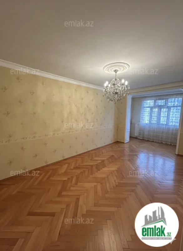 Satılır 4 otaqlı köhnə tikili 100 m²