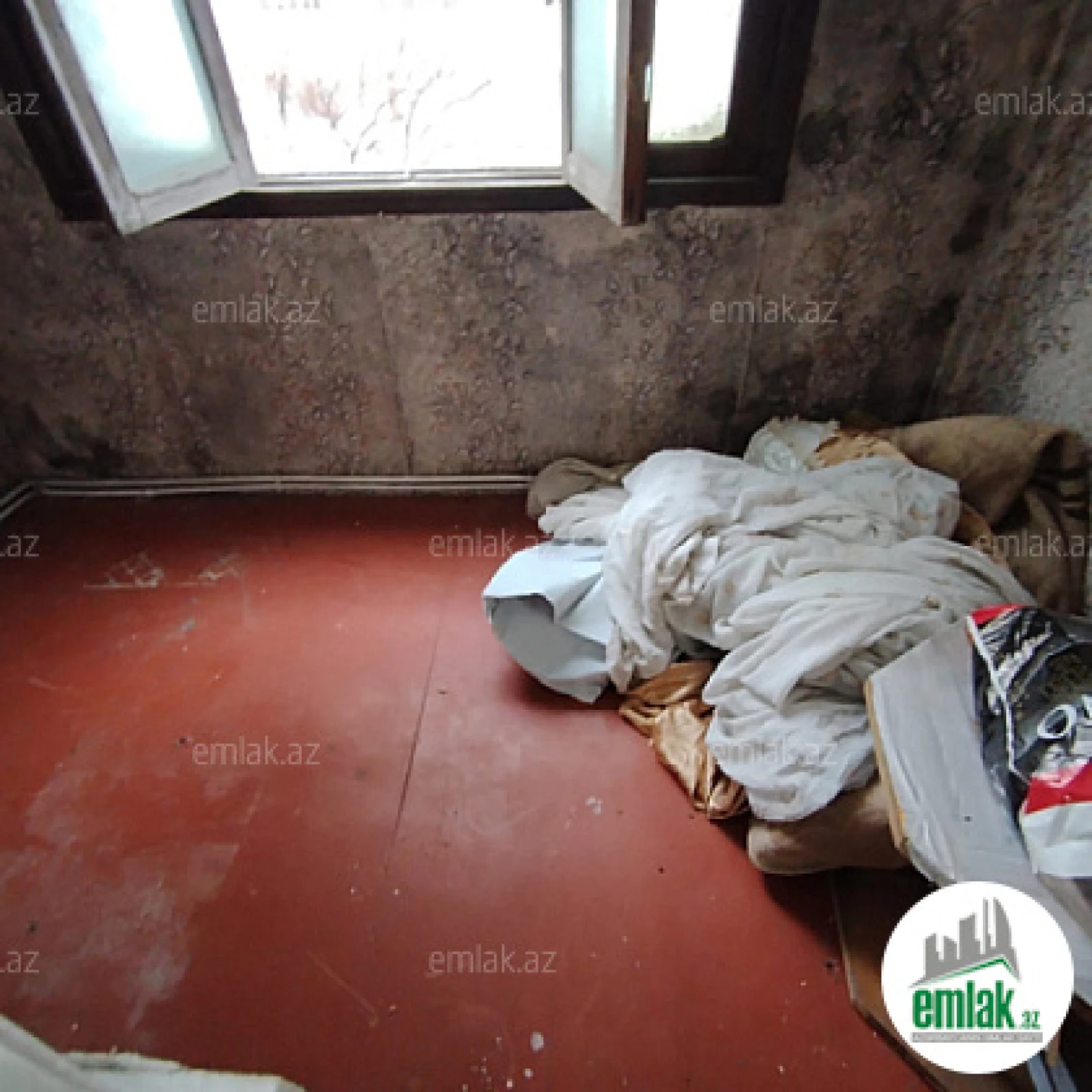 Satılır 11 otaqlı həyət evi 500 m²