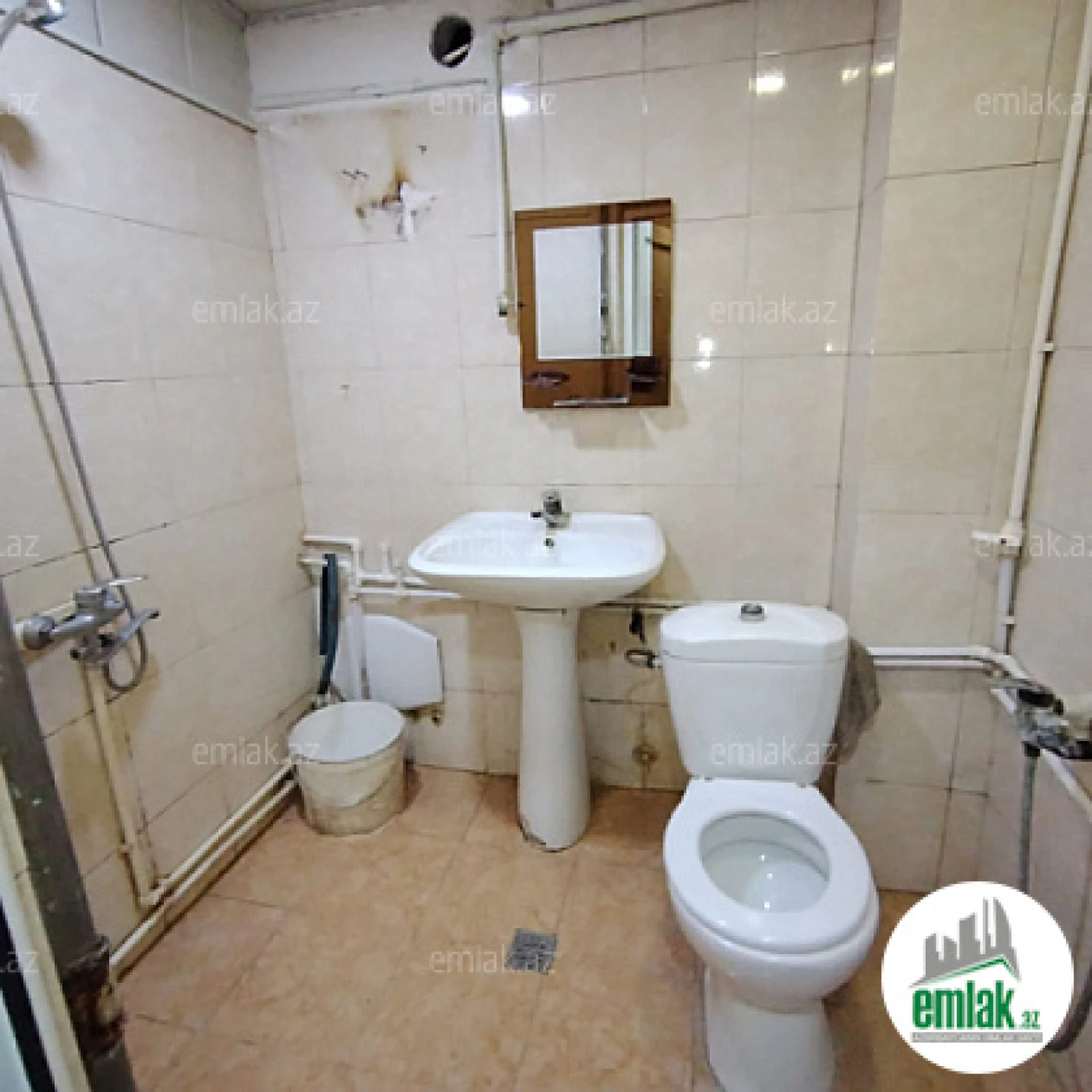 Satılır 11 otaqlı həyət evi 500 m²