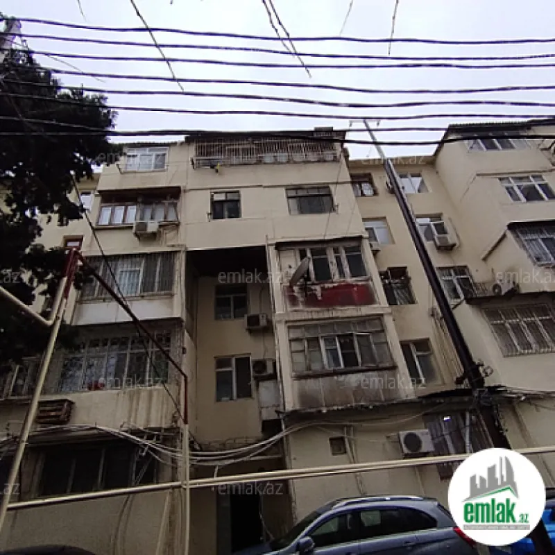Satılır 11 otaqlı həyət evi 500 m²