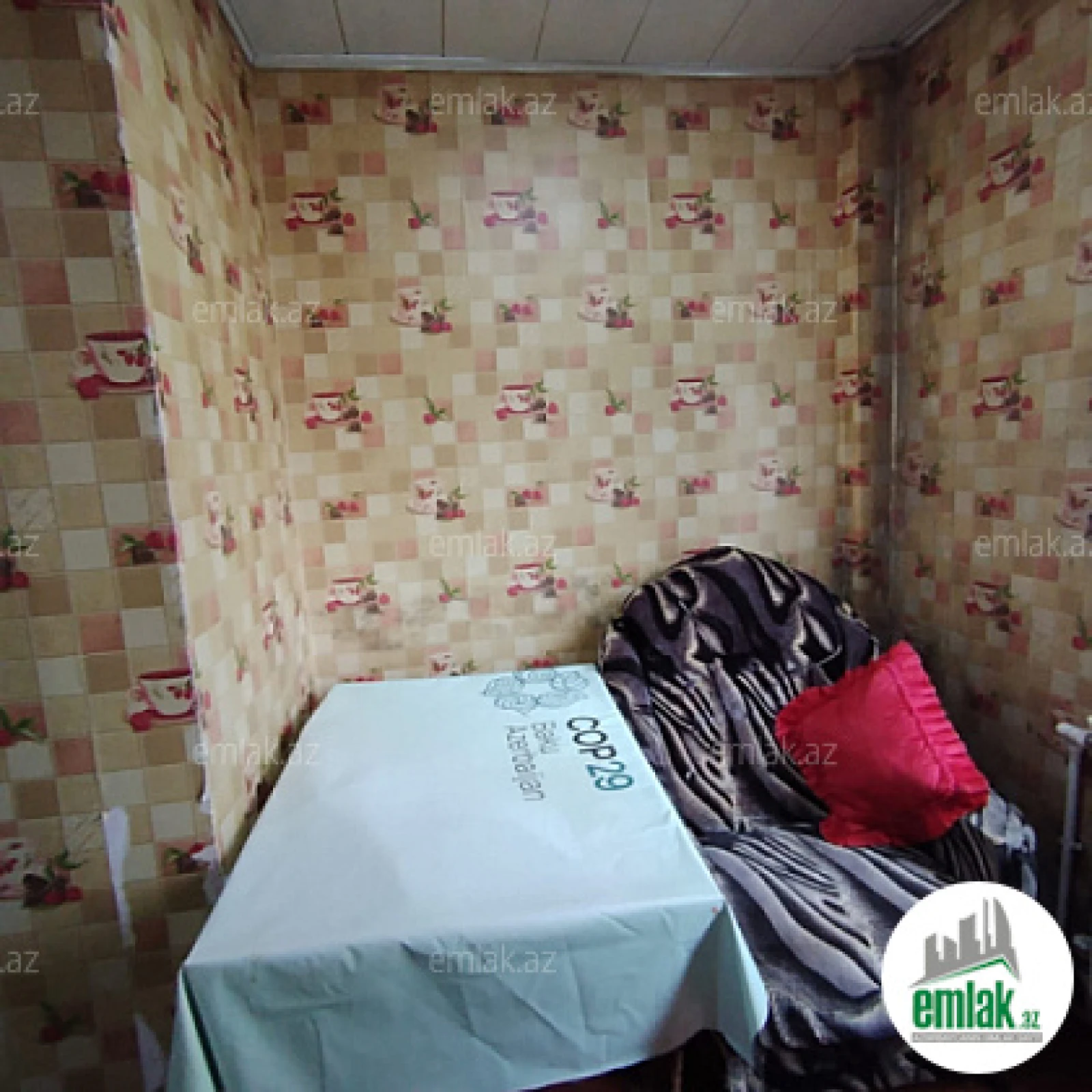 Satılır 11 otaqlı həyət evi 500 m²