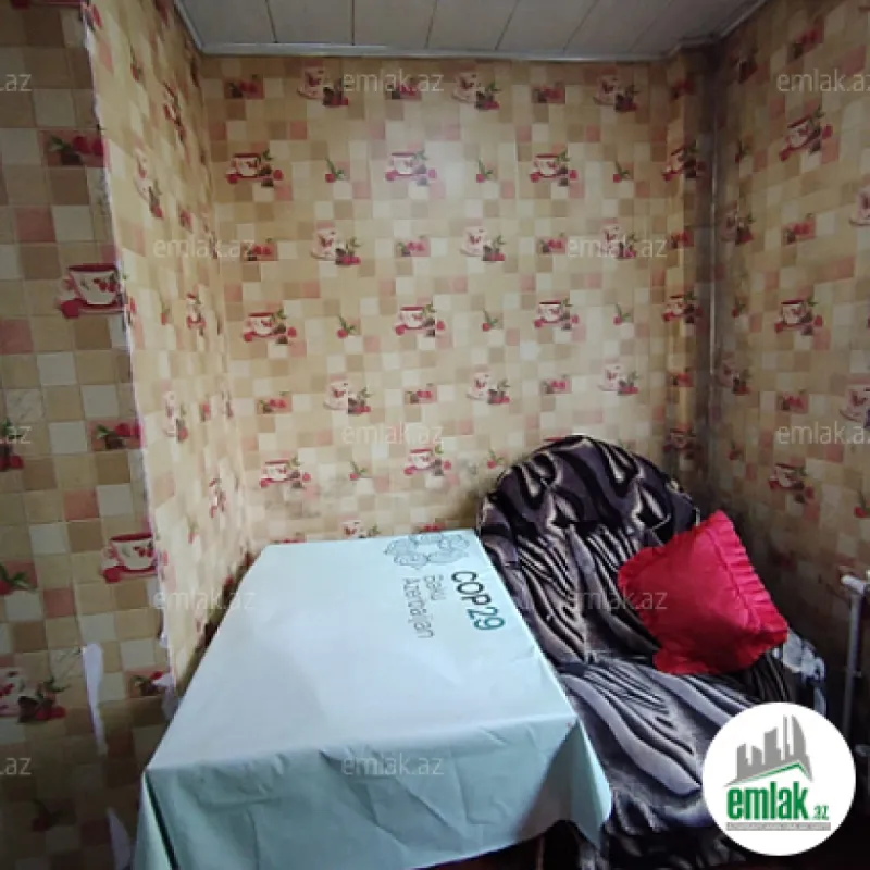 Satılır 11 otaqlı həyət evi 500 m²