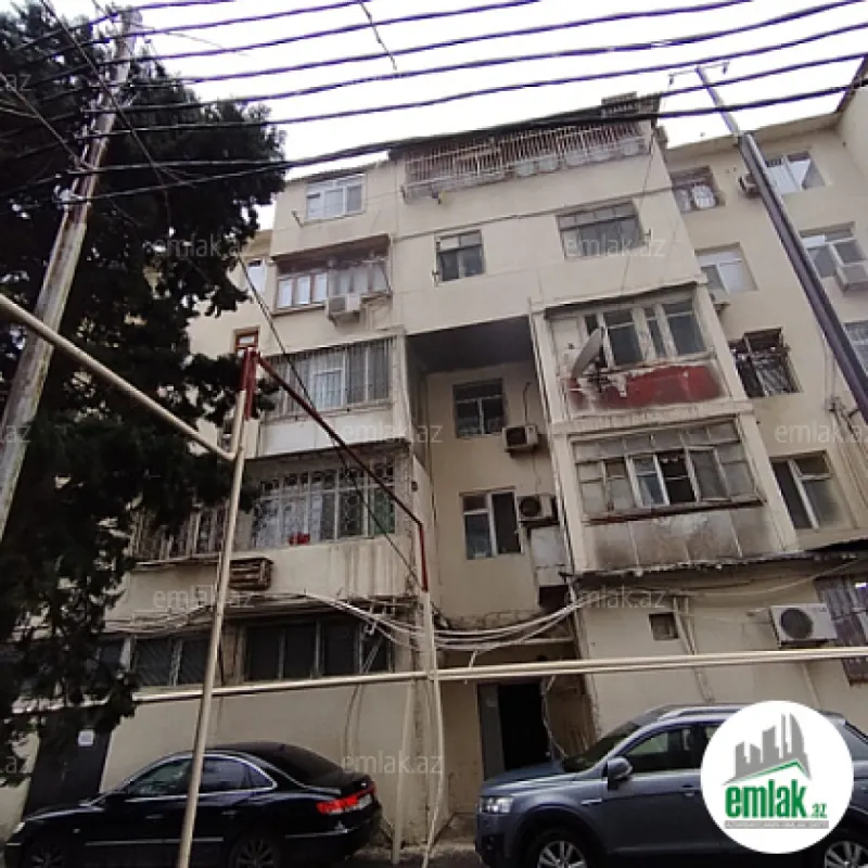 Satılır 11 otaqlı həyət evi 500 m²