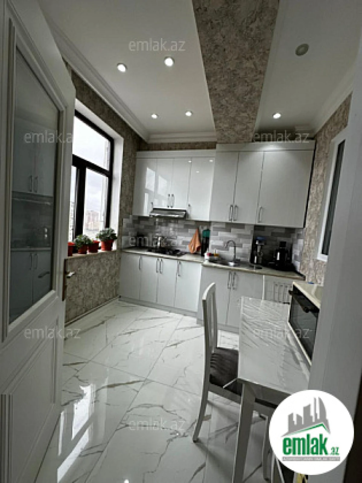 Satılır 2 otaqlı yeni tikili 60 m²