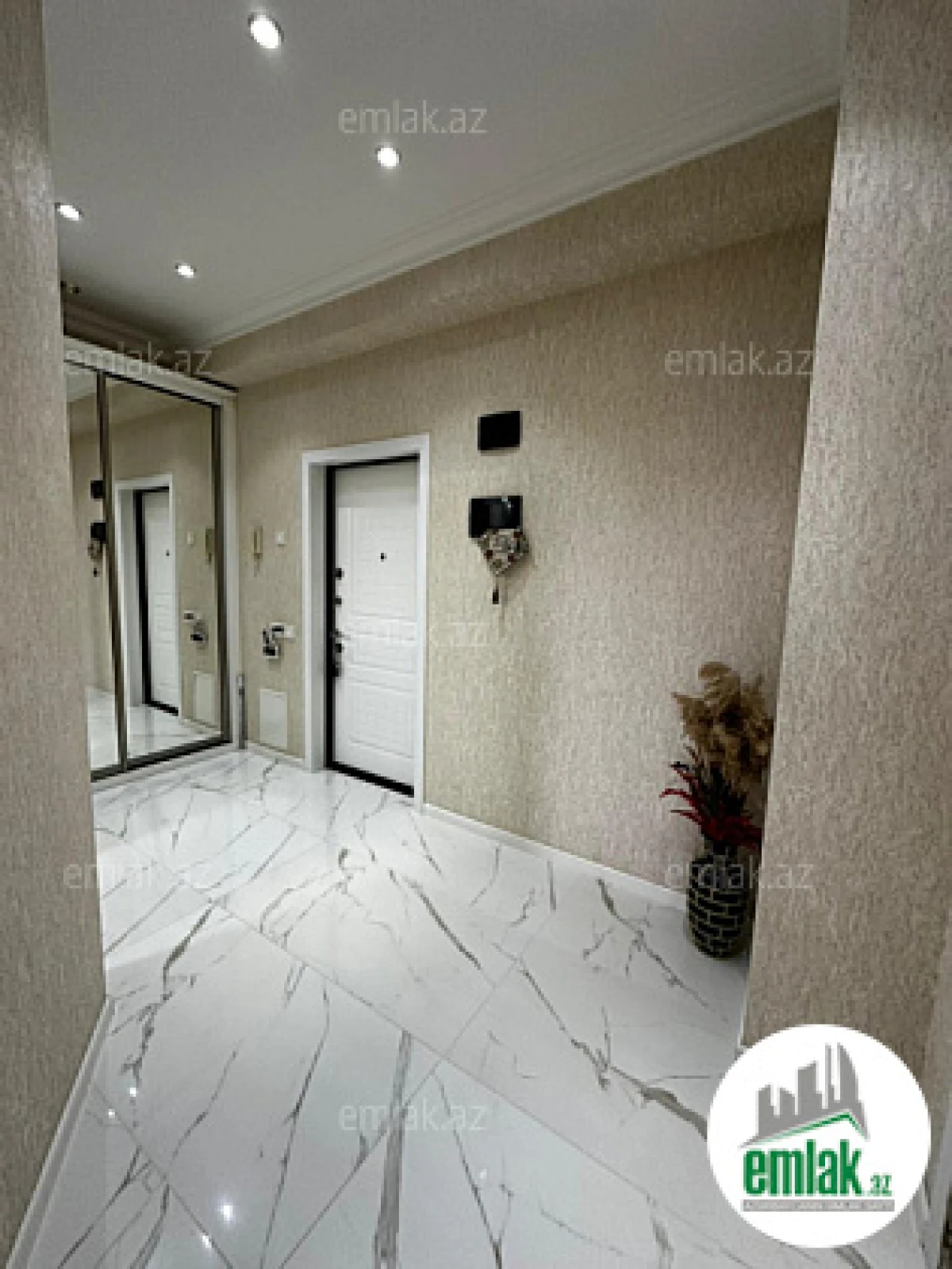 Satılır 2 otaqlı yeni tikili 60 m²